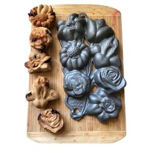 NOS 1991 John Wright Cast Iron Flower Muffin Pan USA w/ Pamphlet New Old Stock